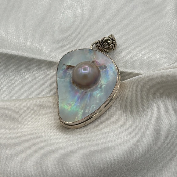 Sterling silver “mother of pearl” blister pearl  pendant - Picture 1 of 5